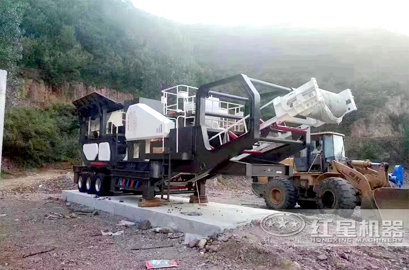 搭載PE系列的移動顎式破碎機(jī) 搭載PE系列的移動顎式破碎機(jī)