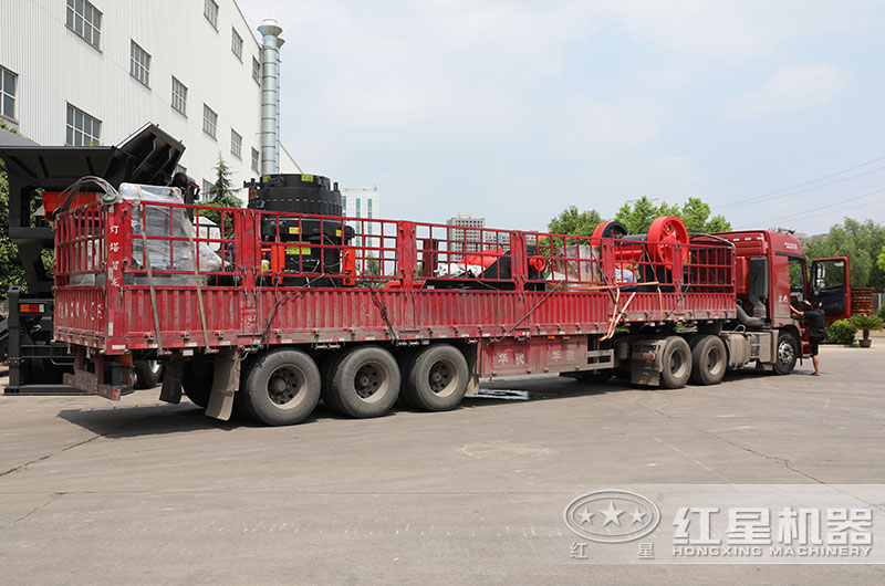 紅星多缸圓錐破碎機裝車發(fā)貨中 紅星多缸圓錐破碎機裝車發(fā)貨中