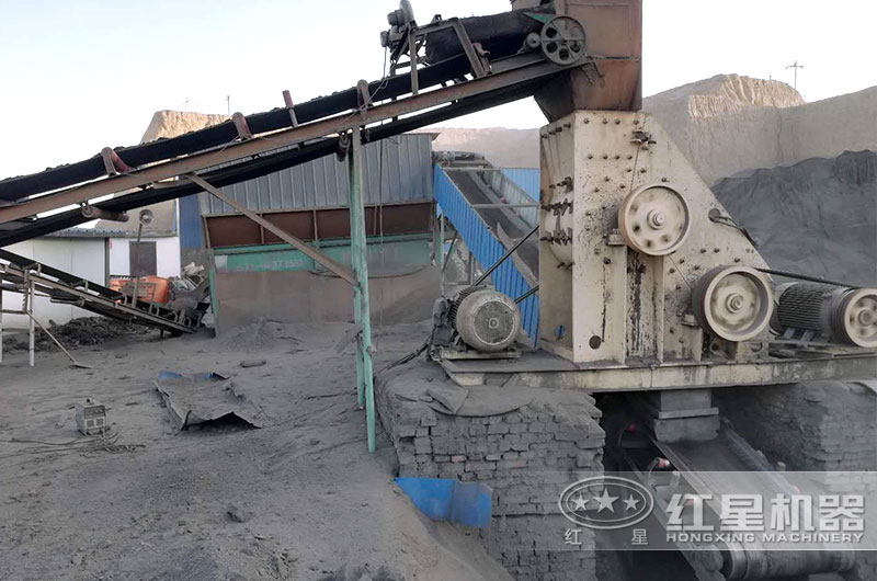 煤矸石雙級(jí)破碎機(jī)現(xiàn)場(chǎng)圖 煤矸石雙級(jí)破碎機(jī)現(xiàn)場(chǎng)圖