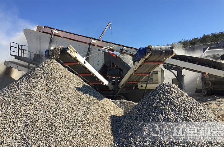 移動(dòng)式砂石生產(chǎn)線設(shè)備現(xiàn)場
