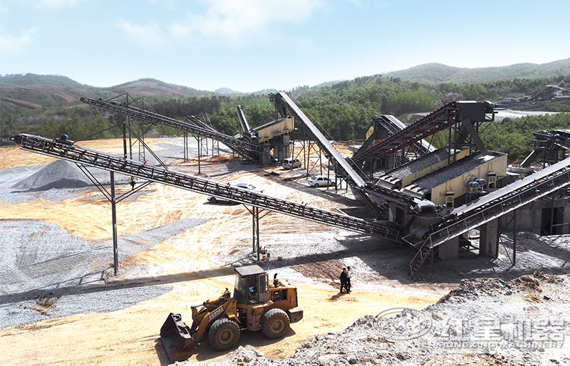 碎石機器生產(chǎn)12、13石子現(xiàn)場